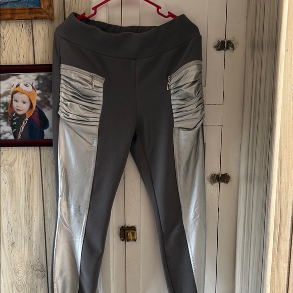 SHEIN Pants - SHEIN Gray Textured Leggings